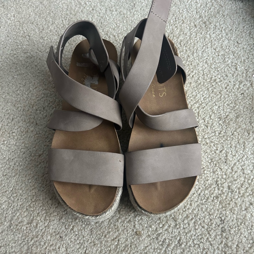 Sandals - Picture 2 of 3